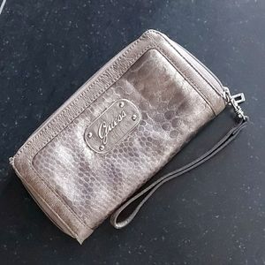 Guess Clutch